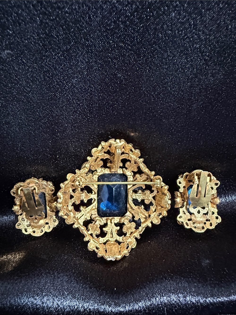 Vintage Florenza Gold-Tone Blue and Green Glass Brooch and Clip Earring Set - Picture 6 of 6